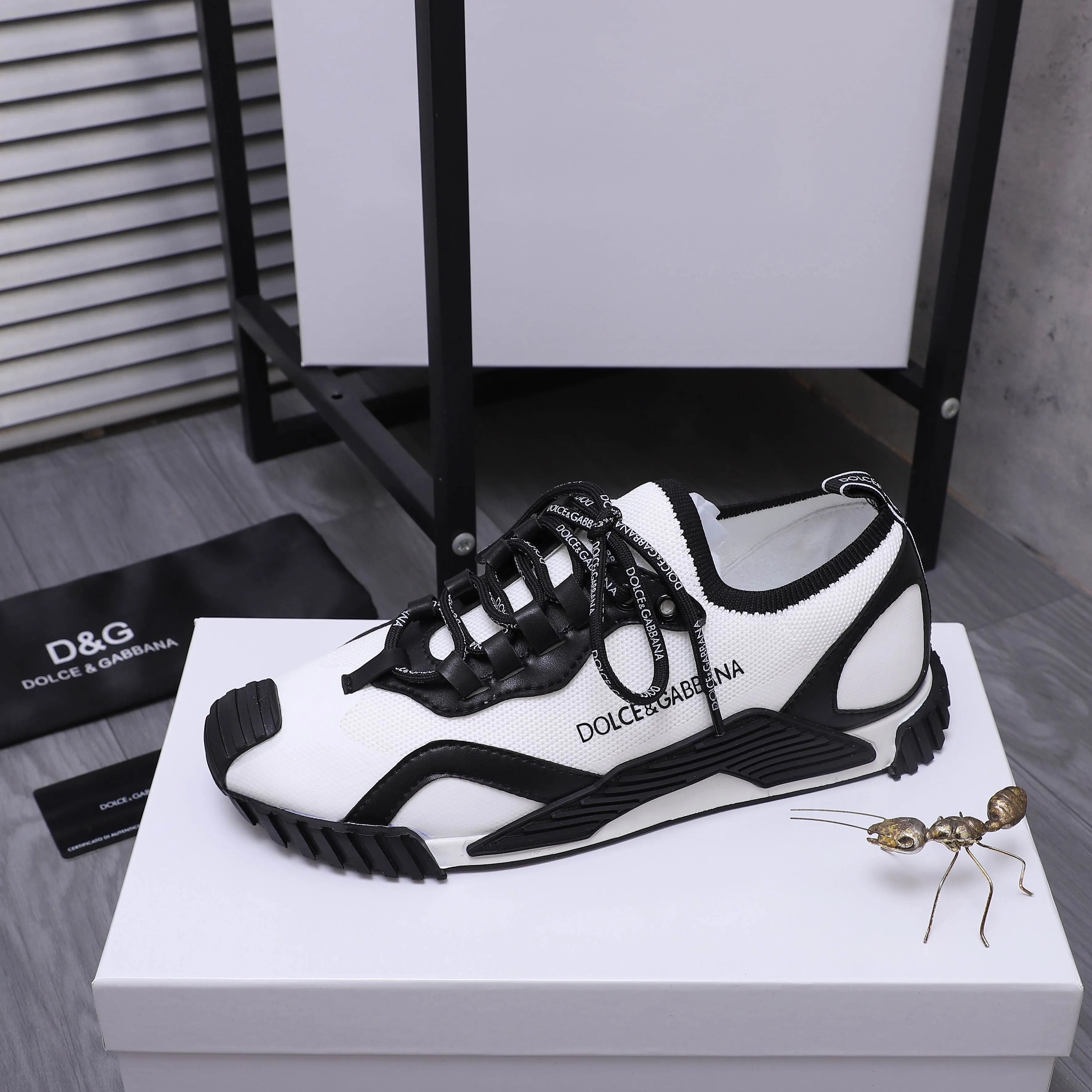 Men's shoes💰442 Product trademark: DG (Dolce & Gabbana) couple's casual shoes Regular size: 35-46 Product materials: Selected cowhide stitching fly woven upper, cowhide insole, original outsole